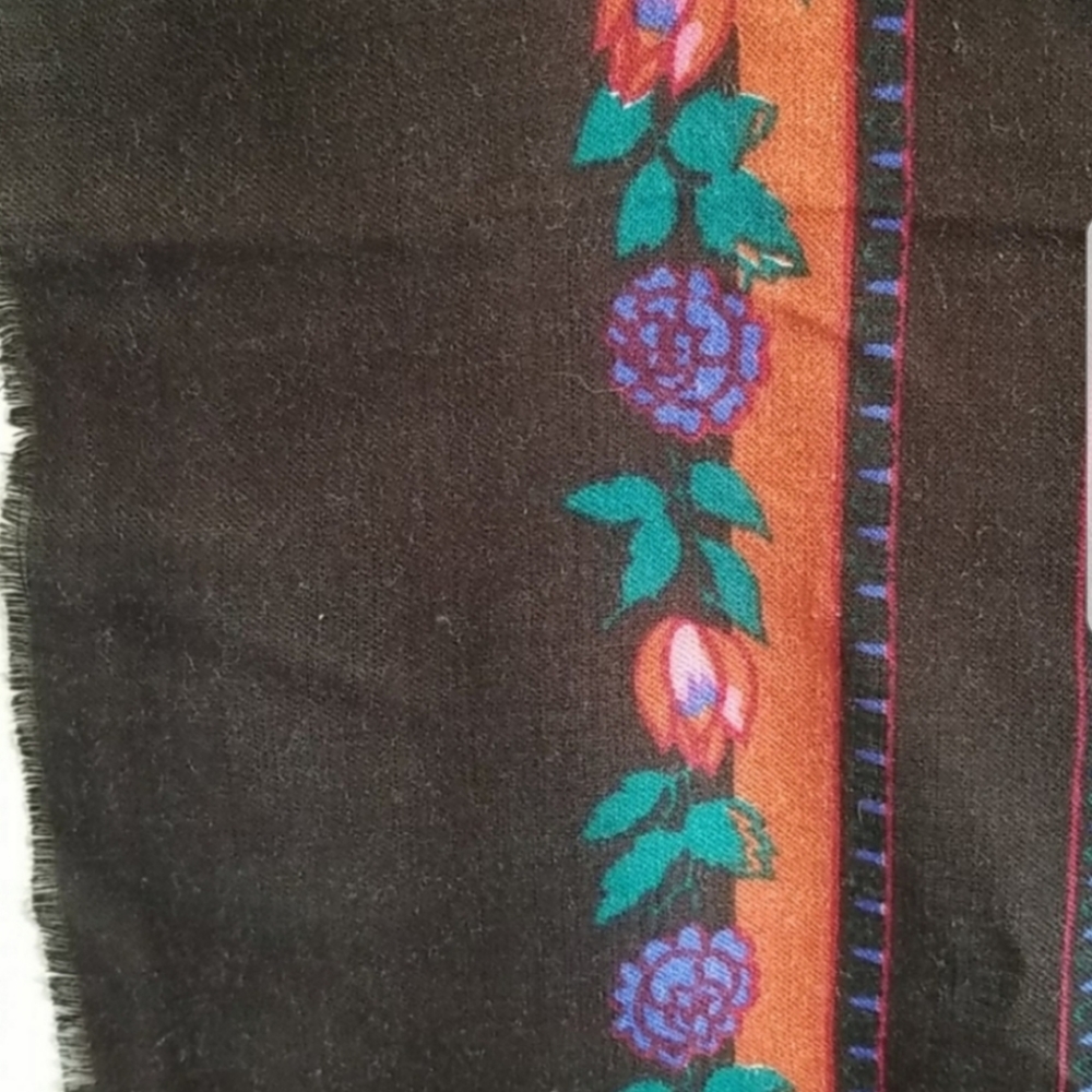 Glentex Vintage Oversized Scarf - Picture 4 of 6